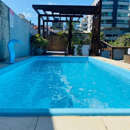 Вилла Residencial Com Piscina Possui Jacuzzi Aquecida Com Hidromassagem Бомбиньяс Экстерьер фото