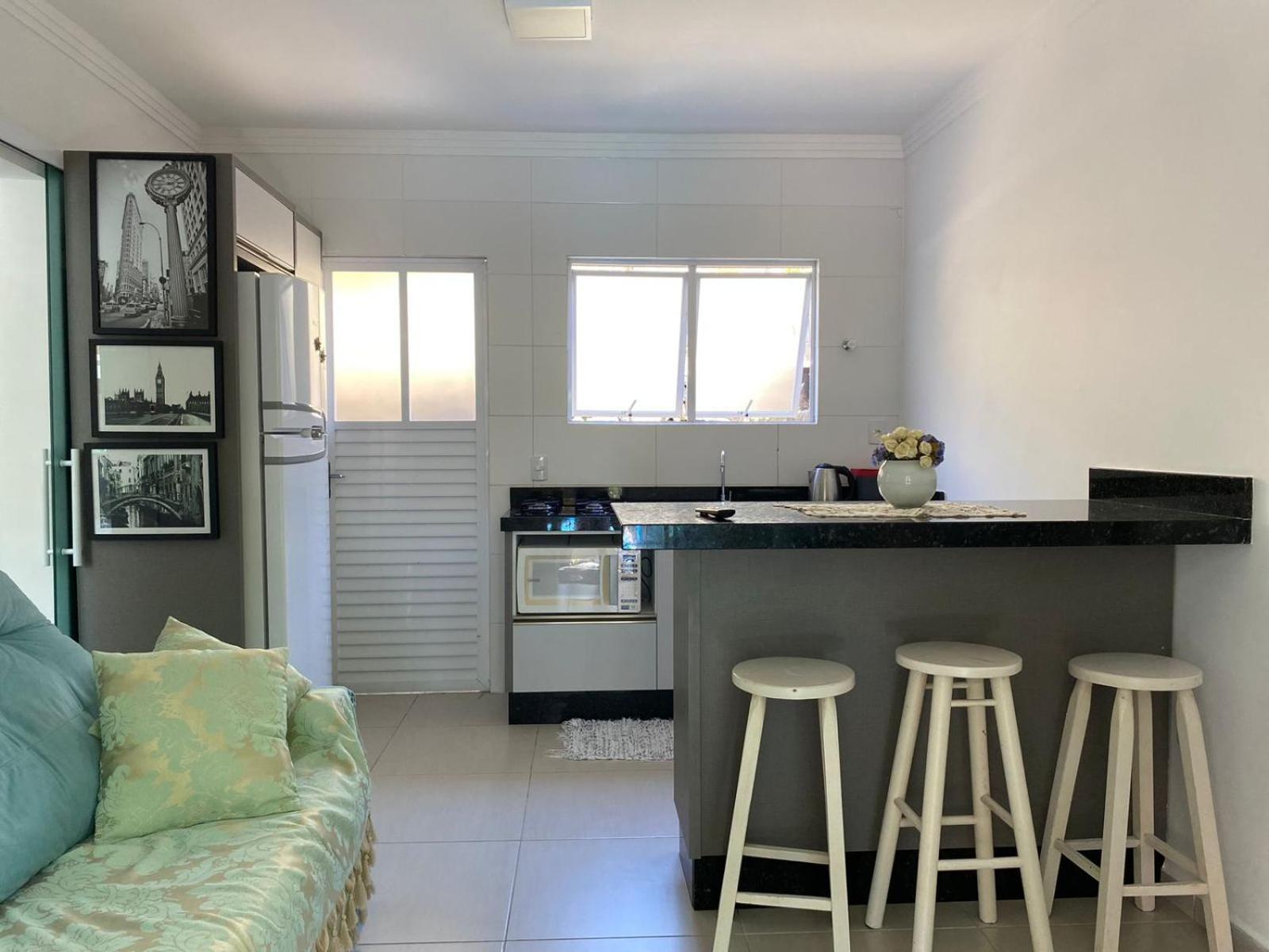 Вилла Residencial Com Piscina Possui Jacuzzi Aquecida Com Hidromassagem Бомбиньяс Экстерьер фото