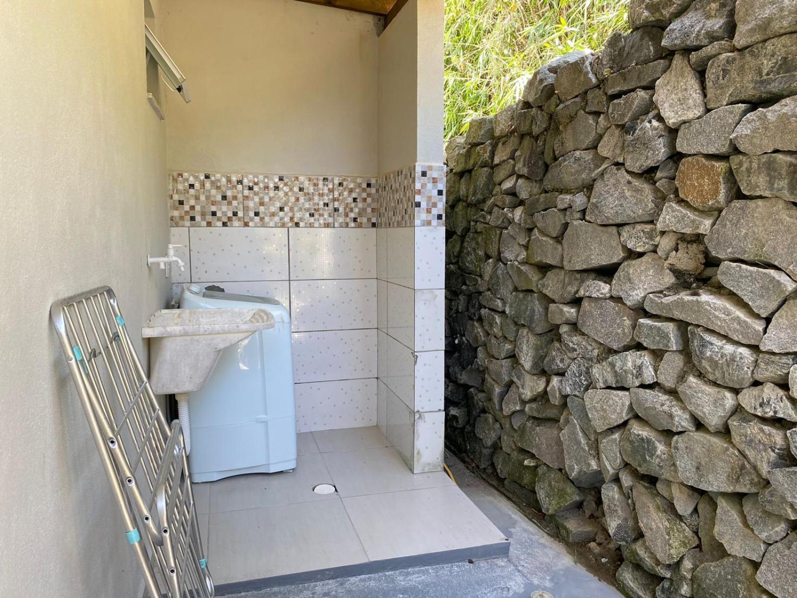 Вилла Residencial Com Piscina Possui Jacuzzi Aquecida Com Hidromassagem Бомбиньяс Экстерьер фото