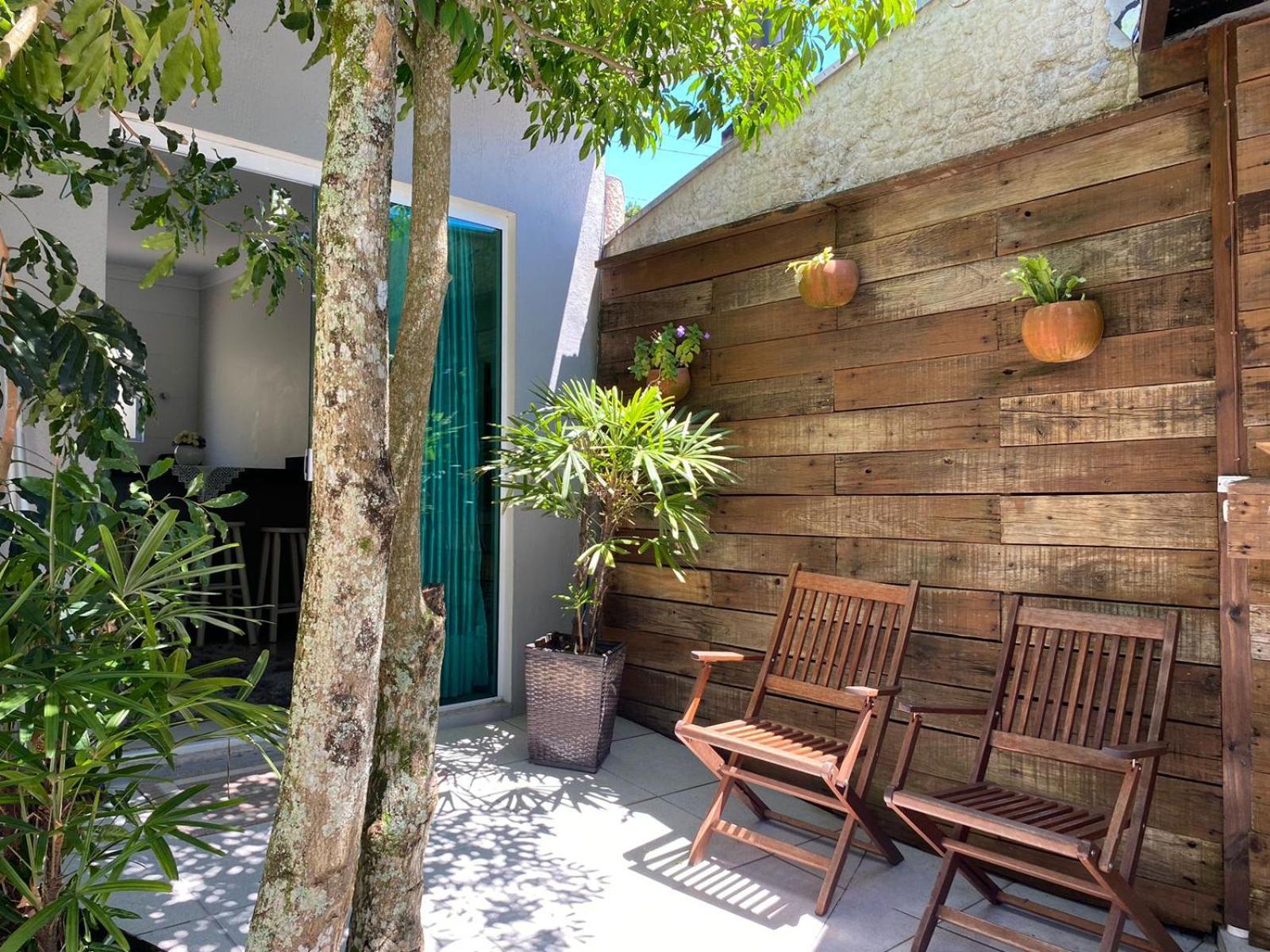 Вилла Residencial Com Piscina Possui Jacuzzi Aquecida Com Hidromassagem Бомбиньяс Экстерьер фото