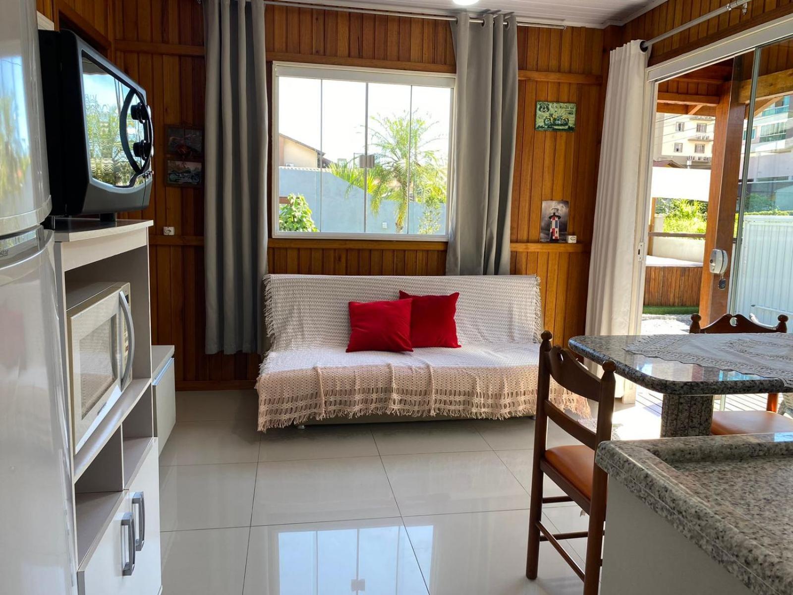Вилла Residencial Com Piscina Possui Jacuzzi Aquecida Com Hidromassagem Бомбиньяс Экстерьер фото