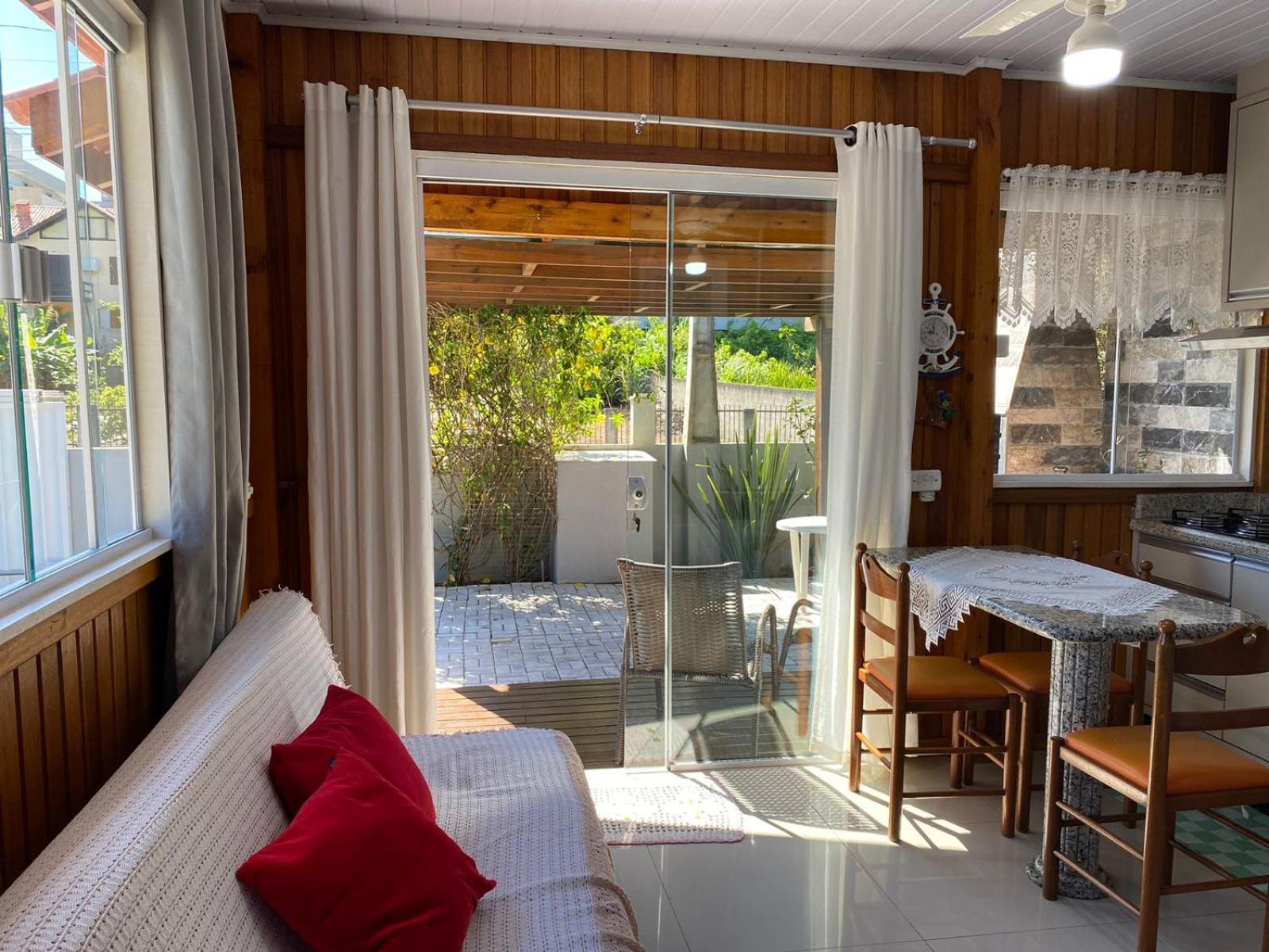 Вилла Residencial Com Piscina Possui Jacuzzi Aquecida Com Hidromassagem Бомбиньяс Экстерьер фото