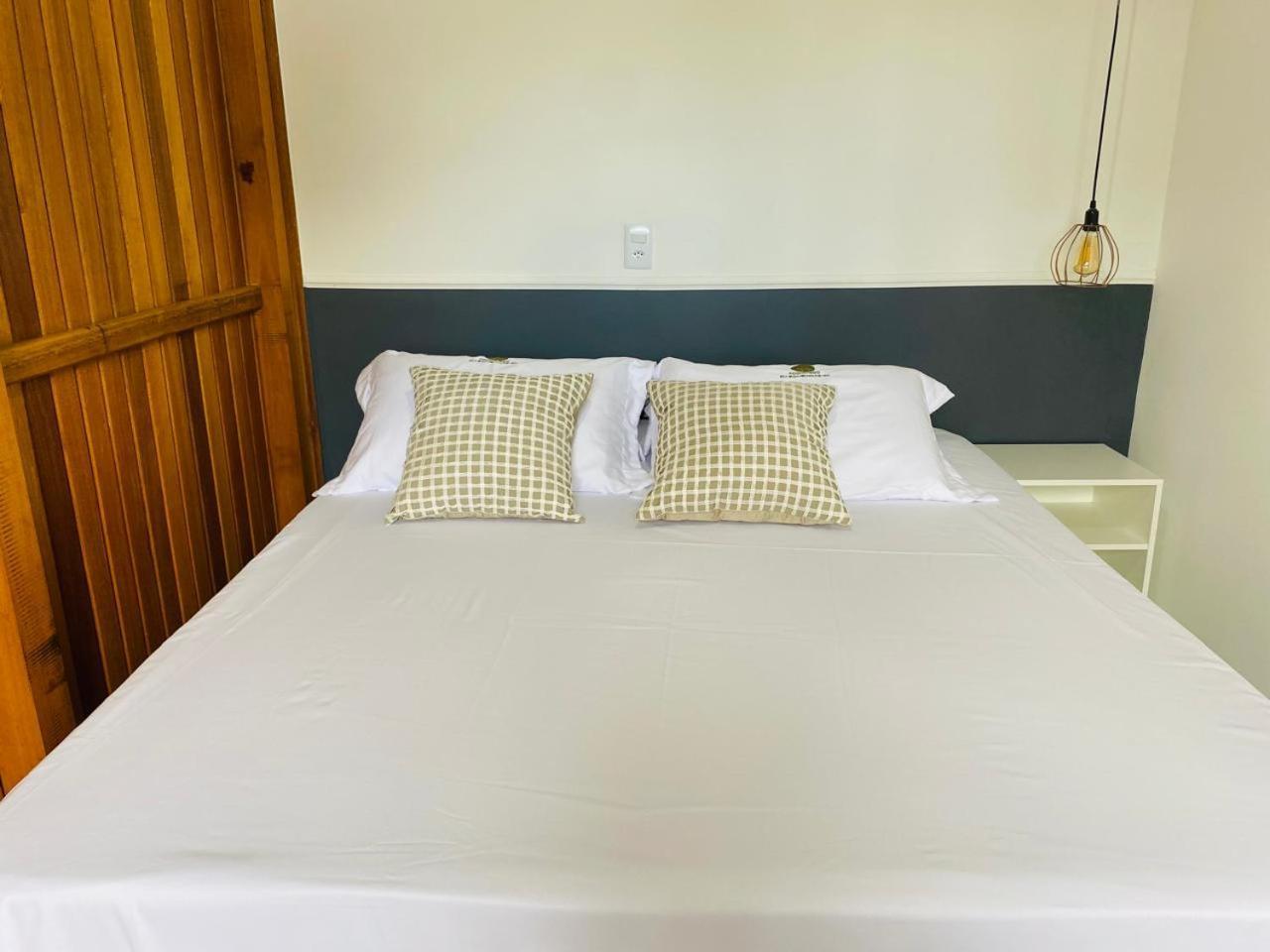 Вилла Residencial Com Piscina Possui Jacuzzi Aquecida Com Hidromassagem Бомбиньяс Экстерьер фото