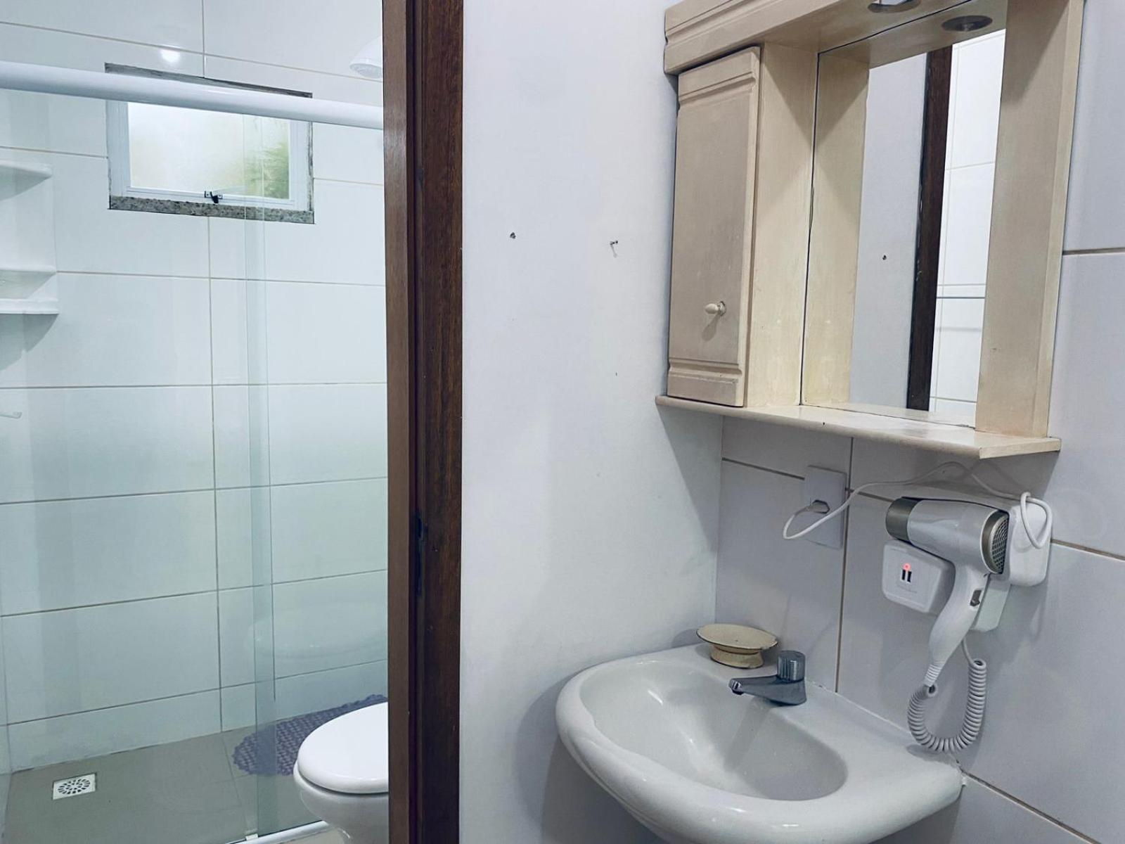 Вилла Residencial Com Piscina Possui Jacuzzi Aquecida Com Hidromassagem Бомбиньяс Экстерьер фото