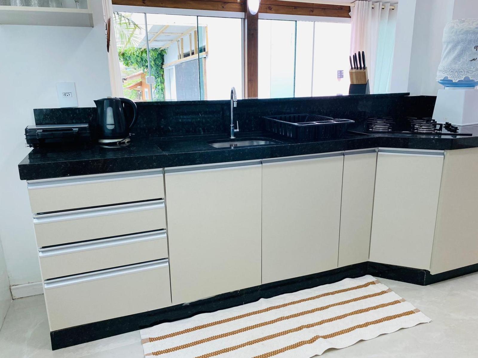 Вилла Residencial Com Piscina Possui Jacuzzi Aquecida Com Hidromassagem Бомбиньяс Экстерьер фото
