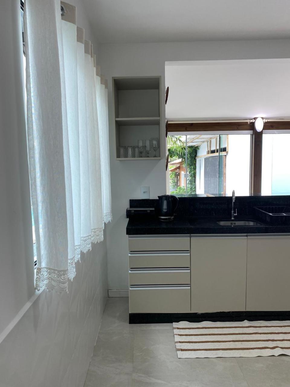 Вилла Residencial Com Piscina Possui Jacuzzi Aquecida Com Hidromassagem Бомбиньяс Экстерьер фото