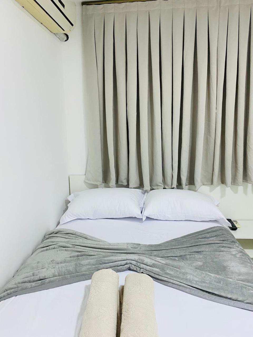 Вилла Residencial Com Piscina Possui Jacuzzi Aquecida Com Hidromassagem Бомбиньяс Экстерьер фото