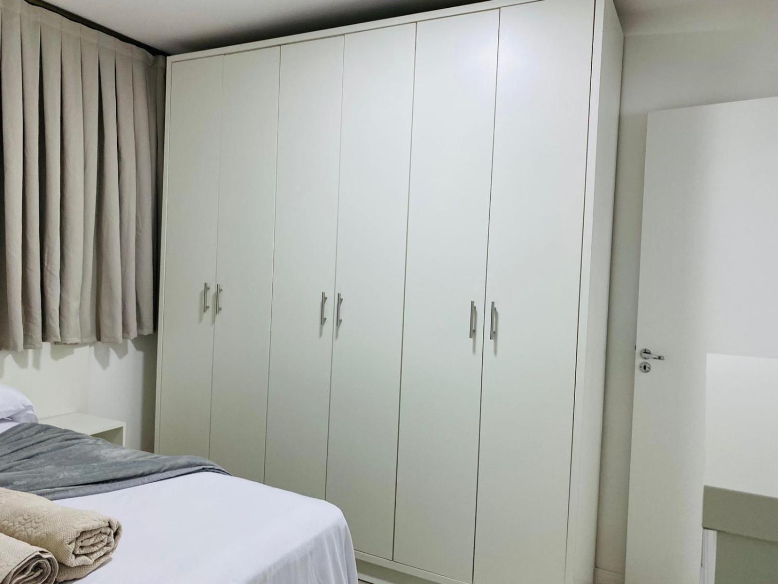Вилла Residencial Com Piscina Possui Jacuzzi Aquecida Com Hidromassagem Бомбиньяс Экстерьер фото